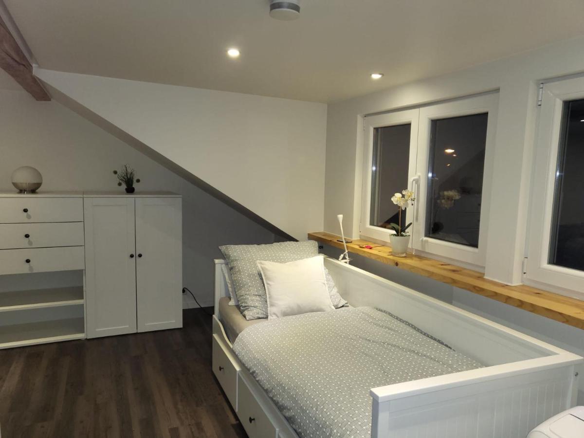 Apartment Tritt Ein Bring Glueck Herein - Exquisite 75 Qm - Messenaehe - Parkplatz - Flughafennaehe Dusseldorf