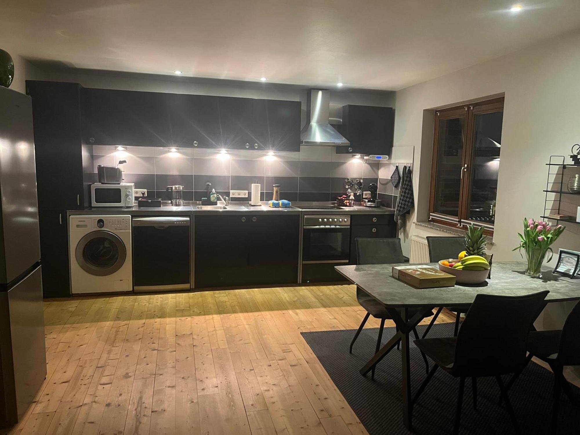 Tritt Ein Bring Glueck Herein - Exquisite 75 Qm - Messenaehe - Parkplatz - Flughafennaehe Apartment *