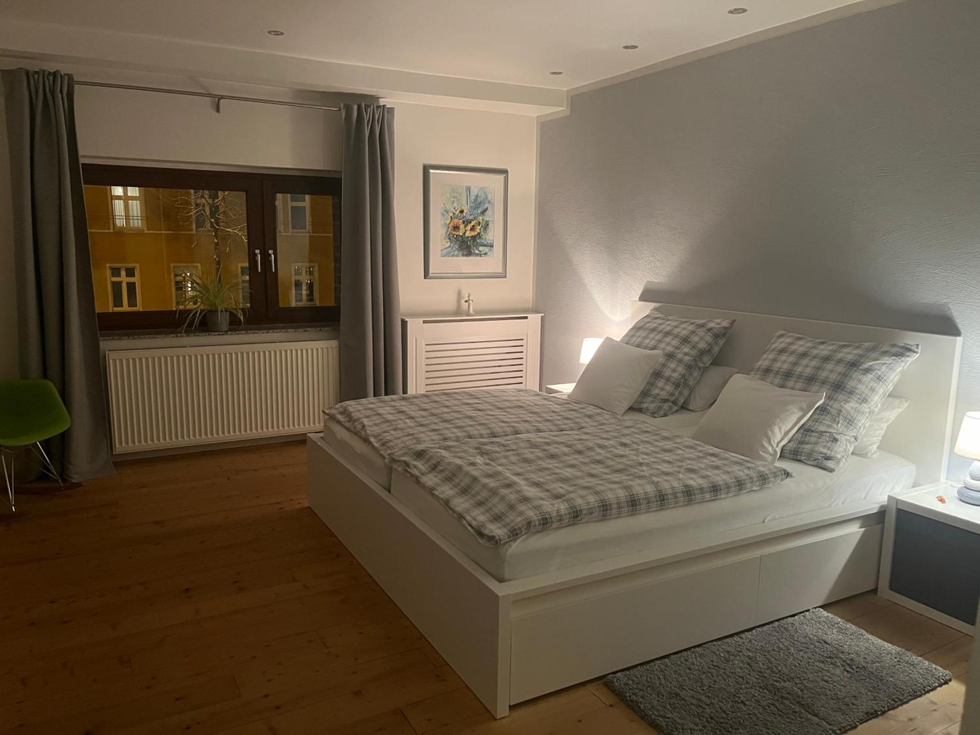 Tritt Ein Bring Glueck Herein - Exquisite 75 Qm - Messenaehe - Parkplatz - Flughafennaehe Apartment Dusseldorf